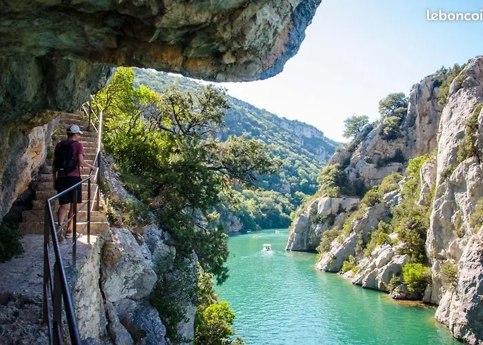 Appartement Bien Equipe 2 Chambres Lit 2 Place, Plus Canape Lit, 5 Personnes, Terrasse Bien Equipe, Planchas, Parking Gratuit Sur Place, A Proximite De Tout Commerce Et De Cure Thermal, Cadarache ,Forcalquier, Gorge Du Verdon , Moustier, Montagne De