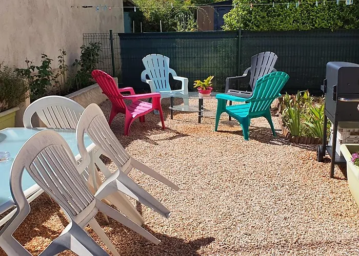 Appartement Bien Equipe 2 Chambres Lit 2 Place, Plus Canape Lit, 5 Personnes, Terrasse Bien Equipe, Planchas, Parking Gratuit Sur Place, A Proximite De Tout Commerce Et De Cure Thermal, Cadarache ,Forcalquier, Gorge Du Verdon , Moustier, Montagne De
