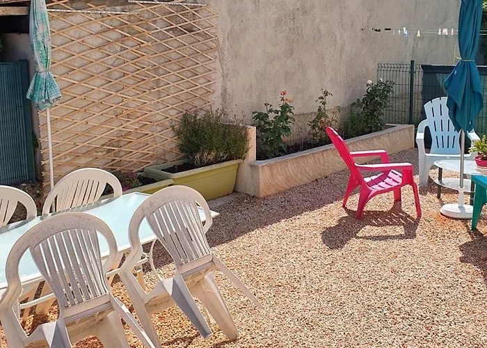 Appartement Bien Equipe 2 Chambres Lit 2 Place, Plus Canape Lit, 5 Personnes, Terrasse Bien Equipe, Planchas, Parking Gratuit Sur Place, A Proximite De Tout Commerce Et De Cure Thermal, Cadarache ,Forcalquier, Gorge Du Verdon , Moustier, Montagne De