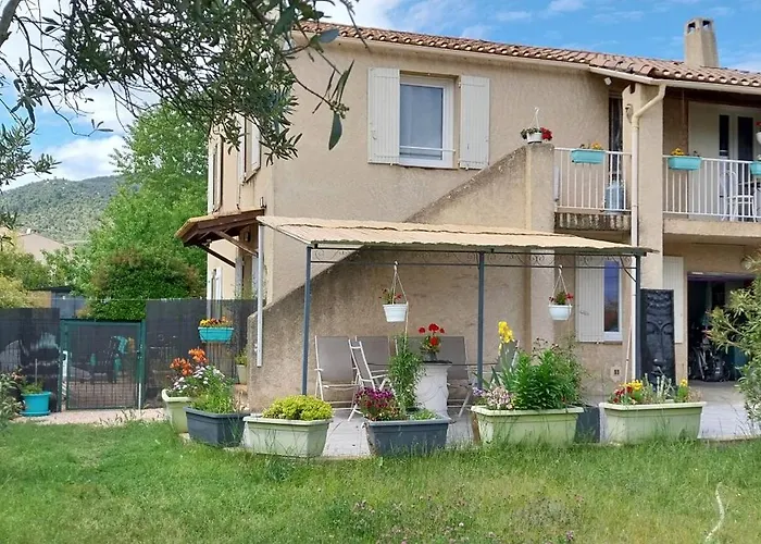 Appartement Bien Equipe 2 Chambres Lit 2 Place, Plus Canape Lit, 5 Personnes, Terrasse Bien Equipe, Planchas, Parking Gratuit Sur Place, A Proximite De Tout Commerce Et De Cure Thermal, Cadarache ,Forcalquier, Gorge Du Verdon , Moustier, Montagne De