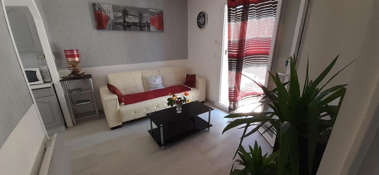 Apartment Bien Equipe 2 Lit 2 Place, Canape Lit, 5 Personnes, Terrasse Bien Equipe, Planchas, Parking Gratuit Sur Place, A Proximite De Commerce Et De Cure Thermal, Cadarache ,forcalquier, Gorge Du Verdon , Moustier, Montagne De Volx