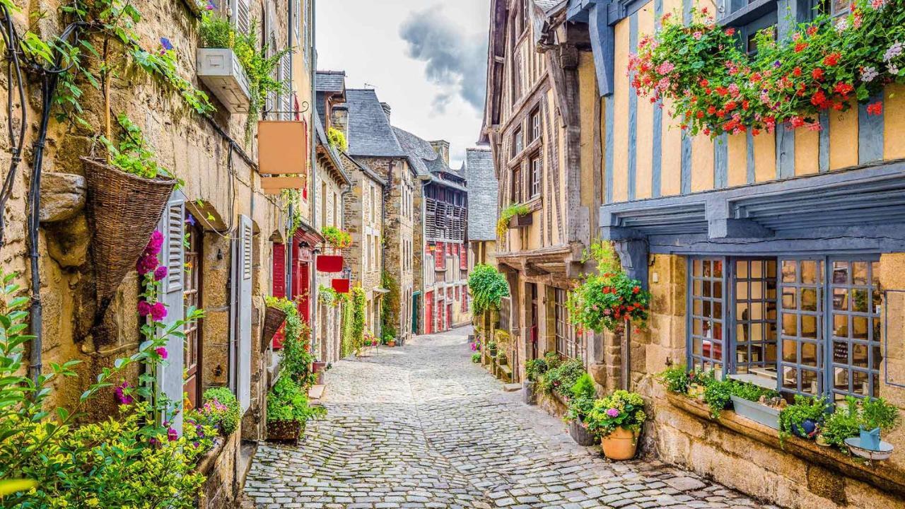 Bien Equipe 2 Lit 2 Place, Canape Lit, 5 Personnes, Terrasse Bien Equipe, Planchas, Parking Gratuit Sur Place, A Proximite De Commerce Et De Cure Thermal, Cadarache ,forcalquier, Gorge Du Verdon , Moustier, Montagne De Appartement *