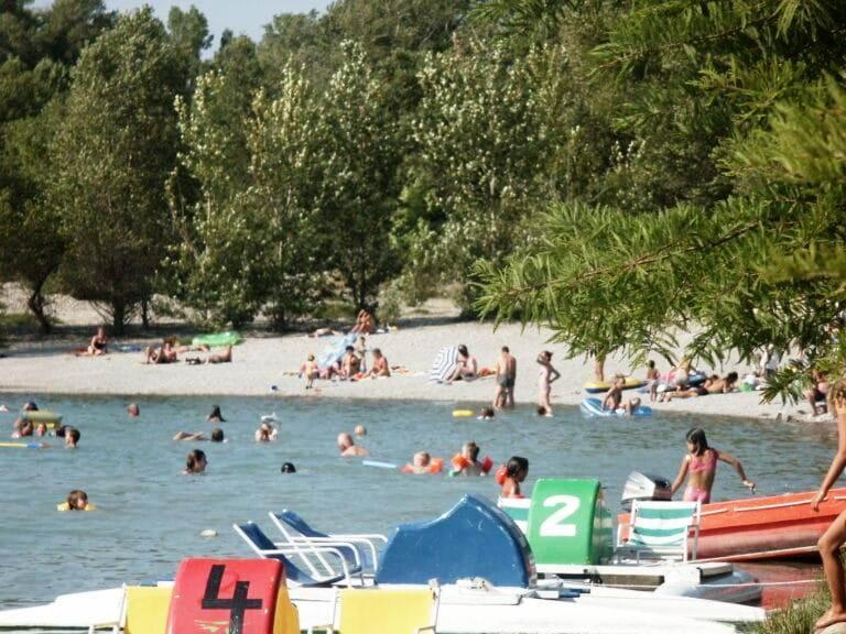Bien Equipe 2 Lit 2 Place, Canape Lit, 5 Personnes, Terrasse Bien Equipe, Planchas, Parking Gratuit Sur Place, A Proximite De Commerce Et De Cure Thermal, Cadarache ,forcalquier, Gorge Du Verdon , Moustier, Montagne De Apartment