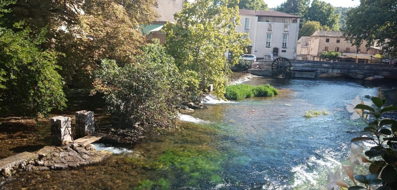 Appartement Bien Equipe 2 Lit 2 Place, Canape Lit, 5 Personnes, Terrasse Bien Equipe, Planchas, Parking Gratuit Sur Place, A Proximite De Commerce Et De Cure Thermal, Cadarache ,forcalquier, Gorge Du Verdon , Moustier, Montagne De