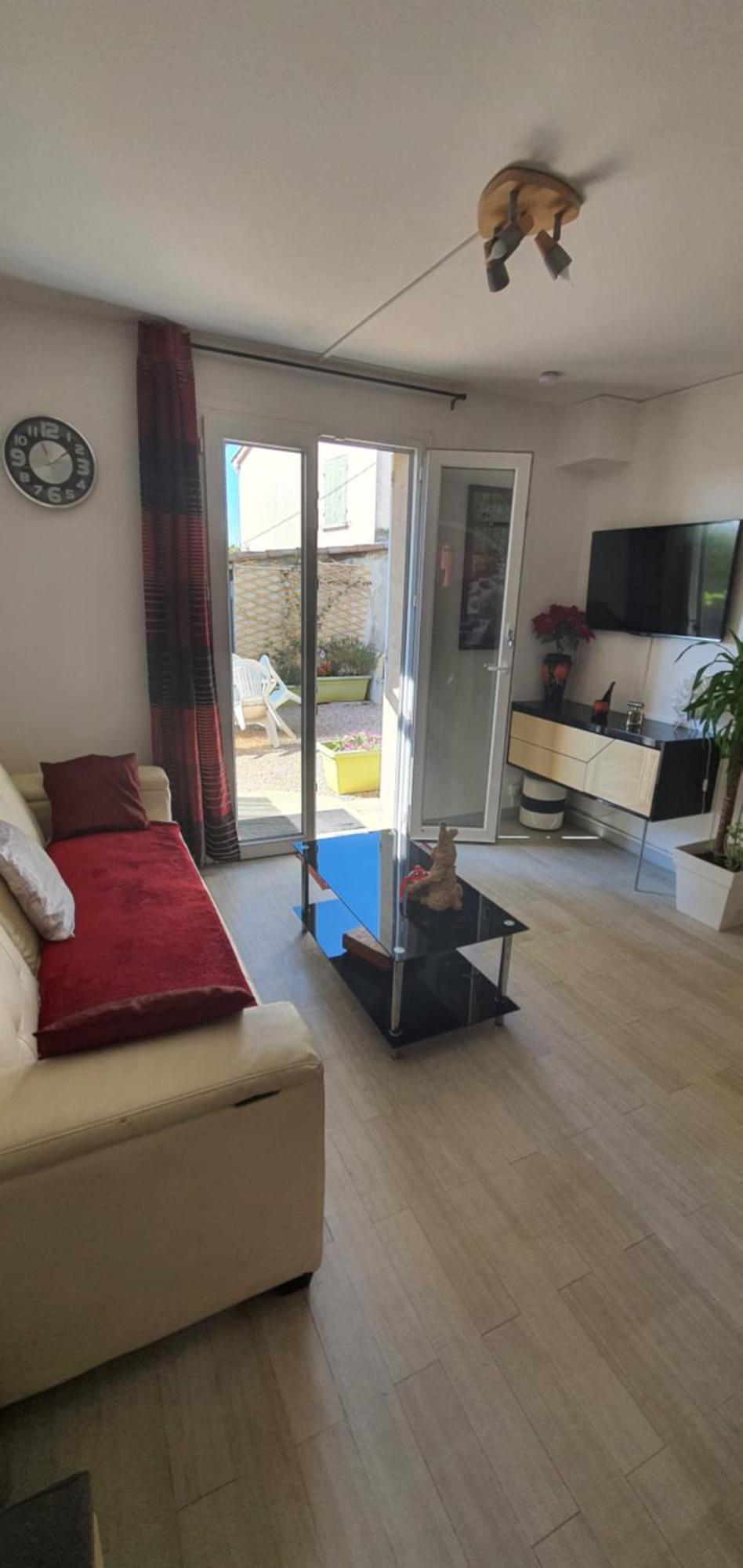 Bien Equipe 2 Lit 2 Place, Canape Lit, 5 Personnes, Terrasse Bien Equipe, Planchas, Parking Gratuit Sur Place, A Proximite De Commerce Et De Cure Thermal, Cadarache ,forcalquier, Gorge Du Verdon , Moustier, Montagne De Volx